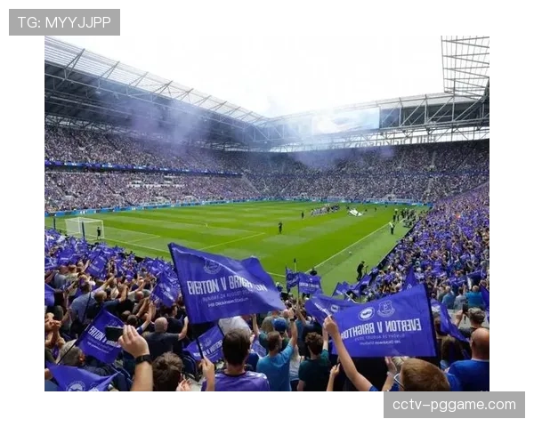 特写:替补绝平后,埃弗顿小将泪洒古迪逊公园球场 特写:替补绝平后,埃弗顿小将泪洒古迪逊公园球场