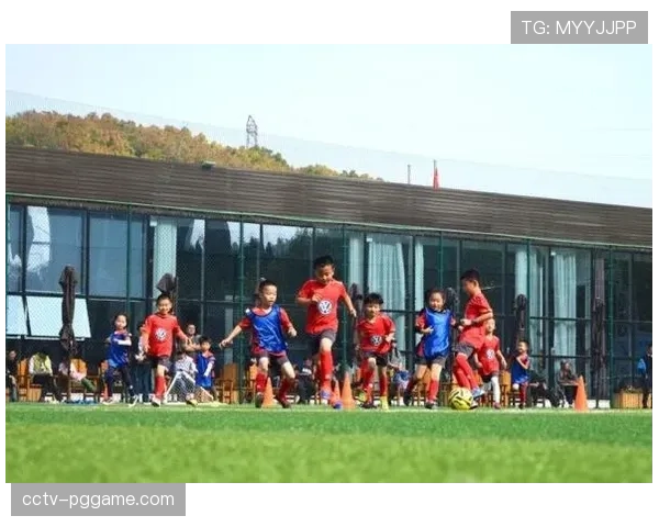 业余联赛引入职业数据指标，青少年训练营重点演练攻防转换场景