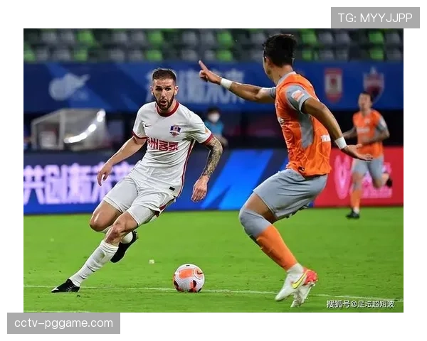 深圳队1-1战平梅州客家，双方门将均因处理压迫性传球失误导致失球